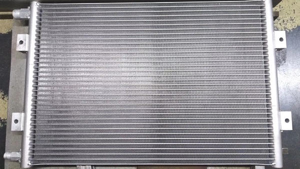 Auto kliimaseadme kondensaator